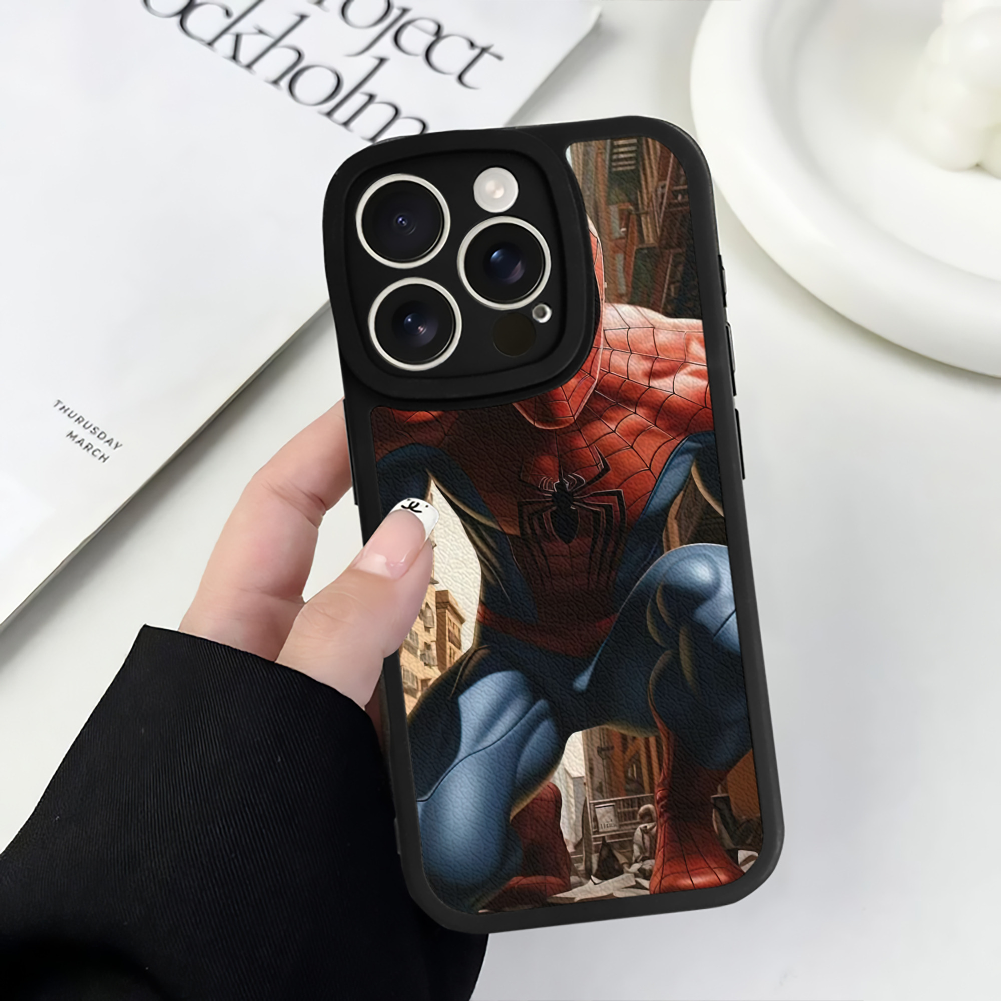 （画像用） Spider Man スパイダーマン 【iPhone 16シリーズ対応】シリコンスマホケース（レザー調） 材質：シリコン